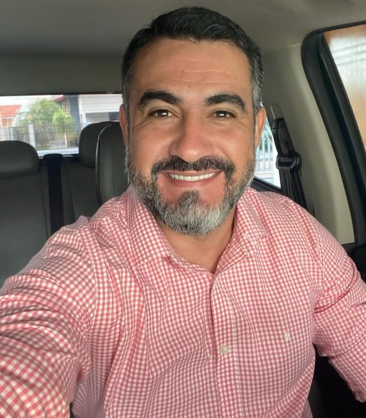 <em>Juan R.</em>
